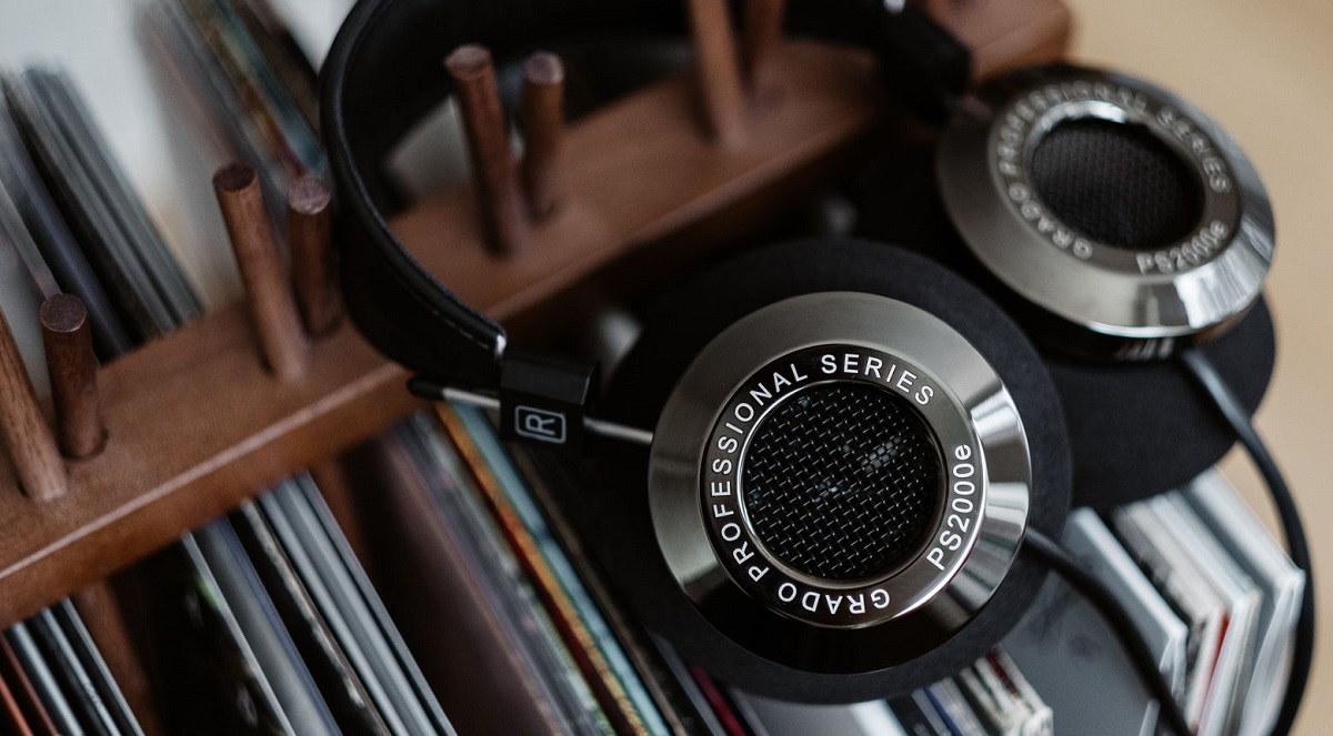 Can You Listen to Vinyl With Headphones