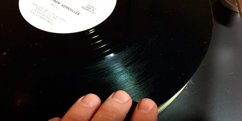 Is it ok to clean vinyl records with alcohol