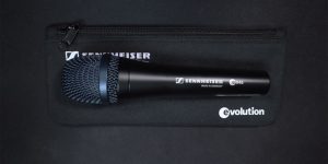 Microphone for a bluetooth speaker